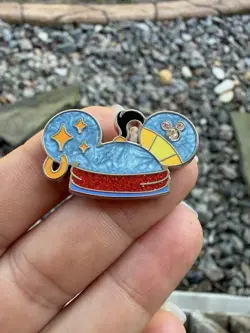 2025 Disney Hidden Mickey Wave B Genie Super Chaser Pin - Image 1
