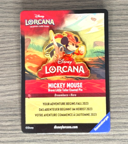 Disney Lorcana Promo *MICKEY MOUSE-BRAVE LITTLE TAILOR PIN BADGE* Unused/Sealed - Image 1
