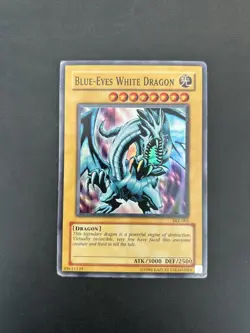 Yu-Gi-Oh! SKE-001 Blue-Eyes White Dragon (Unlimited Ed.) Super Rare, HEAVY PLAY - Image 1