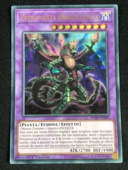 YUGIOH PREDAPLANT DRAGOSTAPELIA DUPO-IT069 1ST ULTRA NM PORTUGESE - Image 1