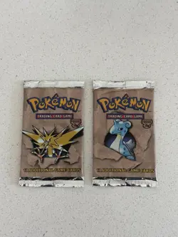 2 SEALED 1999 Pokemon Fossil Booster Pack - 11 Cards VINTAGE BASE SET - Image 1