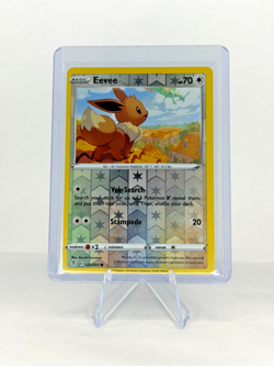 Pokemon TCG LP EEVEE 125/203 SWSH07: Evolving Skies Reverse Holo 2021 - Image 1