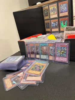 yugioh collection lot binder, lots of vintage - Image 1