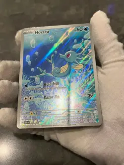 Pokemon TCG Horsea 067/064 Shrouded Fable Holo Illustration Rare DMG - Image 4