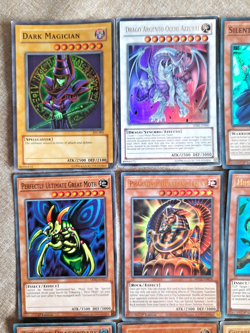 Yugioh - Lotto 12x Dark Magician/Blue eyes white dragon/Goblin/Silent Sworsman - Image 2