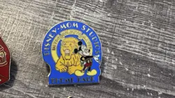 Lot of 6 VTG Trading Pins Walt Disney Disneyland - Image 4