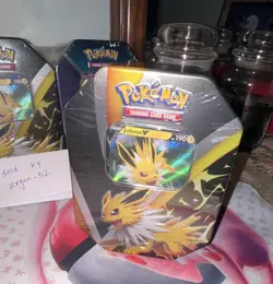 Pokemon Jolteon V Eevee Evolutions Tin for Pokemon TCG Standard Cards - Image 1
