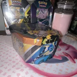 Pokemon Jolteon V Eevee Evolutions Tin for Pokemon TCG Standard Cards - Image 3