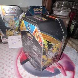 Pokemon Jolteon V Eevee Evolutions Tin for Pokemon TCG Standard Cards - Image 4