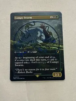 MTG FOIL Borderless Emblem Compy Swarm Universes Beyond: Jurassic World - Image 1
