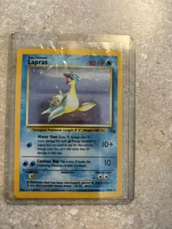 1999 POKEMON FOSSIL MINT CONDITION LAPRAS HOLO FOIL #10 RARE HOLOGRAM - Image 1