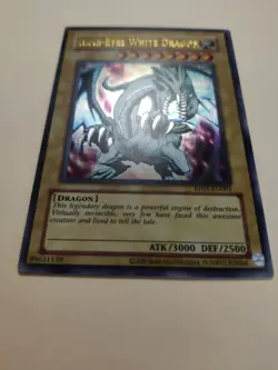 Blue-Eyes White Dragon RP01-EN001 Retro Pack Ultra Rare LP - Image 3
