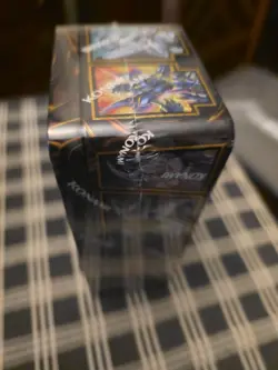 Konami Yu-Gi-Oh! 25th Anniversary Tin: Dueling Heroes - 3 Packs 83717861126 - Image 2