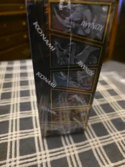 Konami Yu-Gi-Oh! 25th Anniversary Tin: Dueling Heroes - 3 Packs 83717861126 - Image 3
