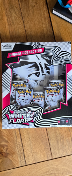 Pokemon TCG: Scarlet & Violet - White Flare Binder Collection - Image 1