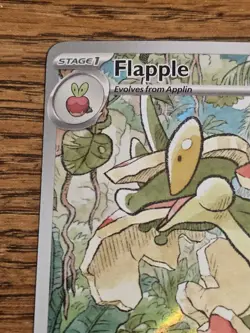 Pokemon TCG Flapple Illustration Rare Holo Card 210/191 Sv08: Surging Sparks - Image 3