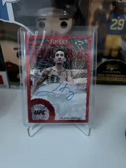 Max Holloway 2024 Topps Finest UFC Intimidators Auto Red Refractor On-Card - Image 1