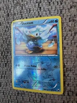 2012 Pokemon Dark Explorers 35/108 Ducklett Reverse Holo MP Rare Card collection - Image 2