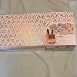 Pokemon TCG Scarlet & Violet Prismatic Evolutions Box Eevee - Image 4