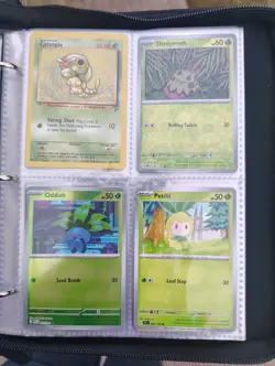 Pokemon Card Binder Filled With 100 Vintage To Modern Cards. See Description - Image 4