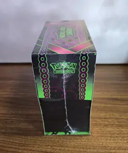 Pokemon Top Trainer Box ETB Karmesin & Purpur - Nebel der Sagen OVP & Versiegelt - Image 4