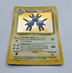 Pokemon WOTC TCG Magneton 9/102 Holographic Card *Heavily Played* - Image 1