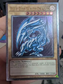 YuGiOh! Blue-Eyes White Dragon OP28-EN001 Ultimate Rare* - Image 3
