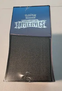 Pokemon Sword & Shield Battle Styles Elite Trainer Box, 133+ cards, Blue - Image 4