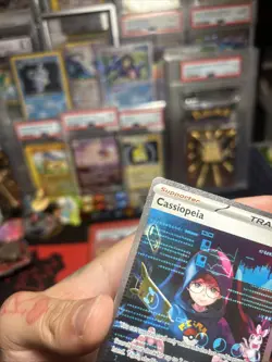 2024 Pokemon Trainer Cassiopeia 094/064 Sv: Shrouded Fable NM - Image 3