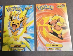 EEVEE X VAPOREON X JOLTEON X FLAREON - POKEMON KANTO CARDS TOP POKEDEX CCG FOIL - Image 3