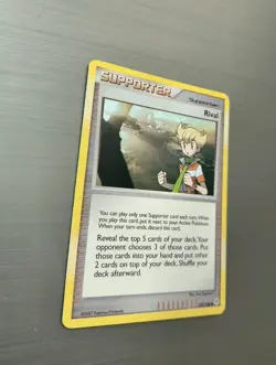 Rival - Diamond and Pearl: Base Set (113/130) - LP - Uncommon - Pokemon Card - Image 2