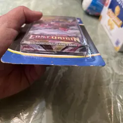 Pokemon Lost Origin Booster Pack 10 Cards Sword & Shield sealed - Image 3