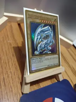 YuGiOh Card MAGO-EN001 Blue-Eyes White Dragon Premium Gold Rare 1st Edition TCG. - Image 3