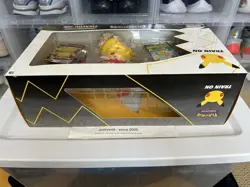 Pokemon TCG: 25th Anniversary Celebrations Premium Figure Collection - Pikachu - Image 3