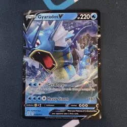 Gyarados V 028/203 SWSH07: Evolving Skies Holo Pokemon TCG - Image 1