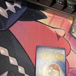 Zacian 082/185 Vivid Voltage Amazing Rare Pokemon Card NM - Image 3