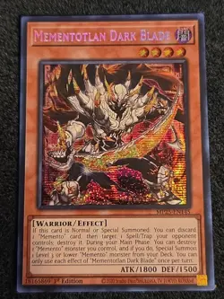 MP25-EN145 MEMENTOTLAN DARK BLADE - SECRET RARE 1st Ed NM Yugioh - Image 1