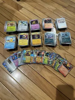 Pokemon TCG Destined Rivals Bulk Lot 1000+ Commons/Uncommons & 100+ Holo Rares - Image 1