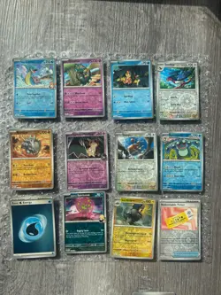 Lot of Pokemon Cards: 39 holo/reverse holo in 151 Arcanine + Omanyte tin - Image 4