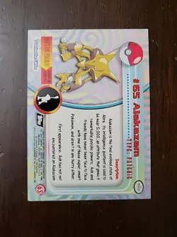 MP! RAYS HOLO Foil Alakazam #65 Topps Pokemon Series 1 BLACK label - Image 2