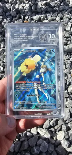 TAG 10 MISTY'S PSYDUCK 2025 POKEMON DRI EN-DESTINED RIVALS ILLUSTRATION RARE - Image 1