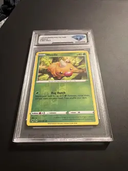 Weedle 001/185 NM MINT Vivid Voltage Reverse Holofoil Rare Holo Pokemon Card - Image 1