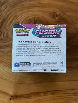 POKEMON TCG SWORD & SHIELD FUSION STRIKE BOOSTER BOX FACTORY SEALED NEW - Image 2