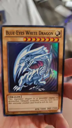 Yu-Gi-Oh! Blue-Eyes White Dragon DPKB-EN001 Super Rare Unlimited NM - Image 1