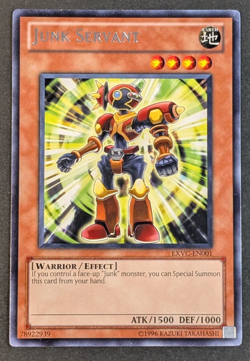 Yugioh TCG - 1x Junk Servant - EXVC-EN001 - LP - Unlimited - Rare - 2011 - Image 1