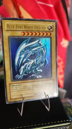 Yu-Gi-Oh Blue-Eyes White Dragon SDK-001 Ultra Rare Unl MP/LP Good Condition - Image 1