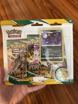 Pokemon TCG: Sword and Shield Evolving Skies - Three Pack Blister Umbreon - Image 1