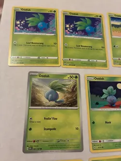 Lot of 10 Oddish Bellosom and Gloom Pokemon Cards - Image 4