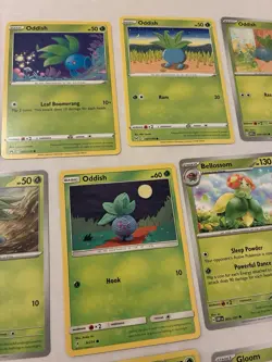 Lot of 10 Oddish Bellosom and Gloom Pokemon Cards - Image 5