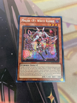 YUGIOH - MALISS P WHITE RABBIT - PRISMATIC SECRET RARE - MP25 - NM - 1ST ED - Image 1